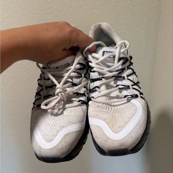 Nike Air Max White and Black Running Shoes - Picture 7 of 9